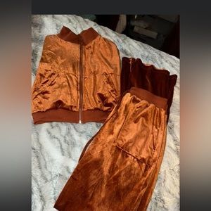 Got from fashion nova never worn brown size S but does stretch